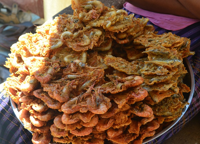 deep-fried-stuff-Myanmar-street-food