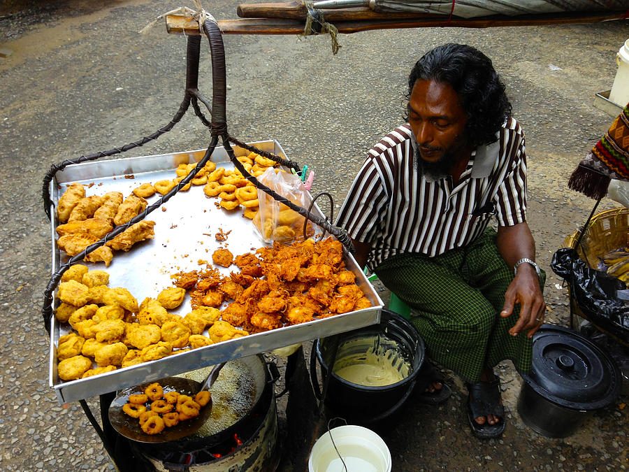 deep-fried-stuff-Myanmar-street-food