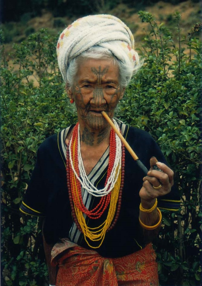 Chin-women-tattooed-faces-Myanmar-1